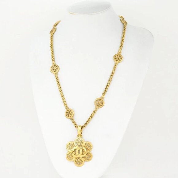 CHANEL CC Logo Flower Filigree Round Necklace 31&#034; Gold Tone 95A Auth w/Box - Picture 2 of 9